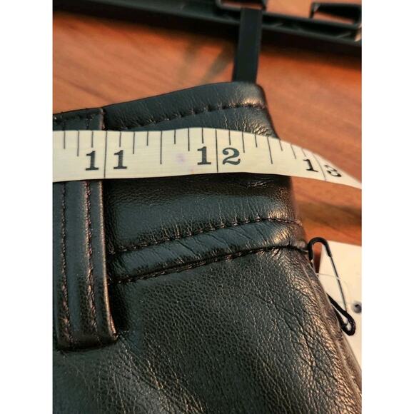 Aritzia Babaton New Command Pant in Vegan Leather Size 2 NWT - Picture 6 of 8